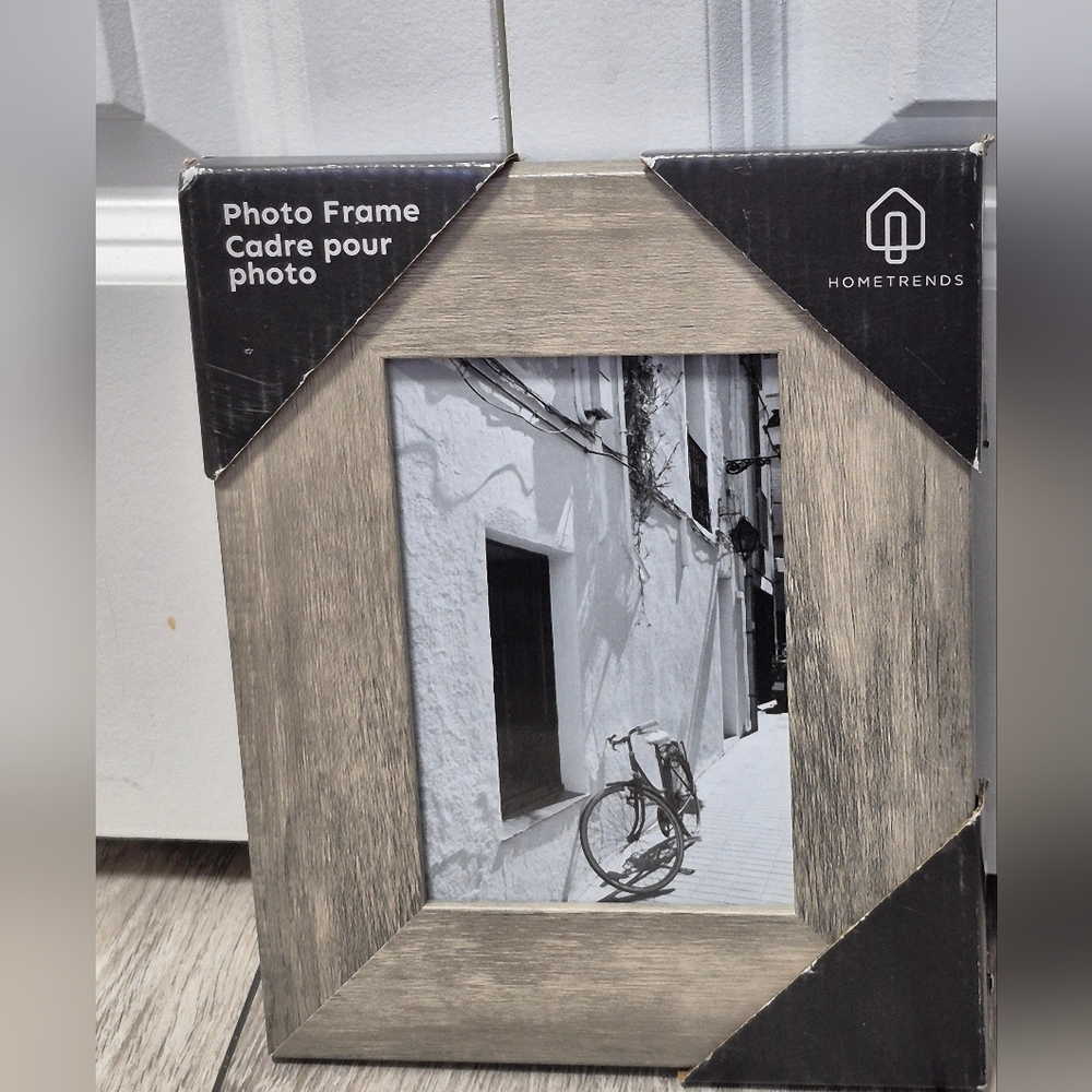 Hometrends Benoit Light Gray 4x6 Wooden Photo Frame